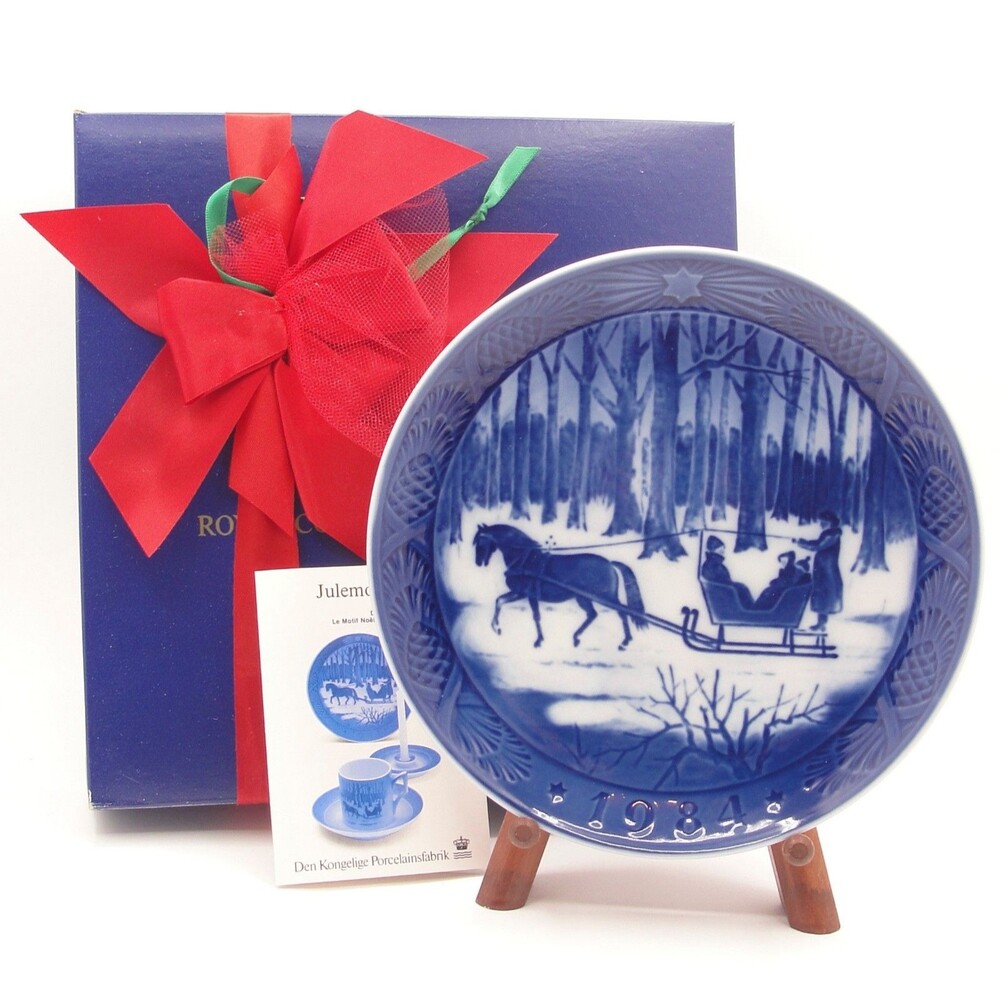 Royal Copenhagen 1984 Christmas Plate Jingle Bells Bjældeklang Box Pamphlet Bow